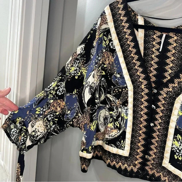 Free People Catch Me If You Can Blouse Oversized Kimono Style Blouse Size M - Picture 7 of 7